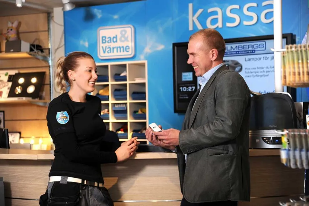 Reinikainen fra Safera ga proaktiv og lokal støtte til selskapet som monterte komfyrvaktene på Åland, Klingberg Elektriska.