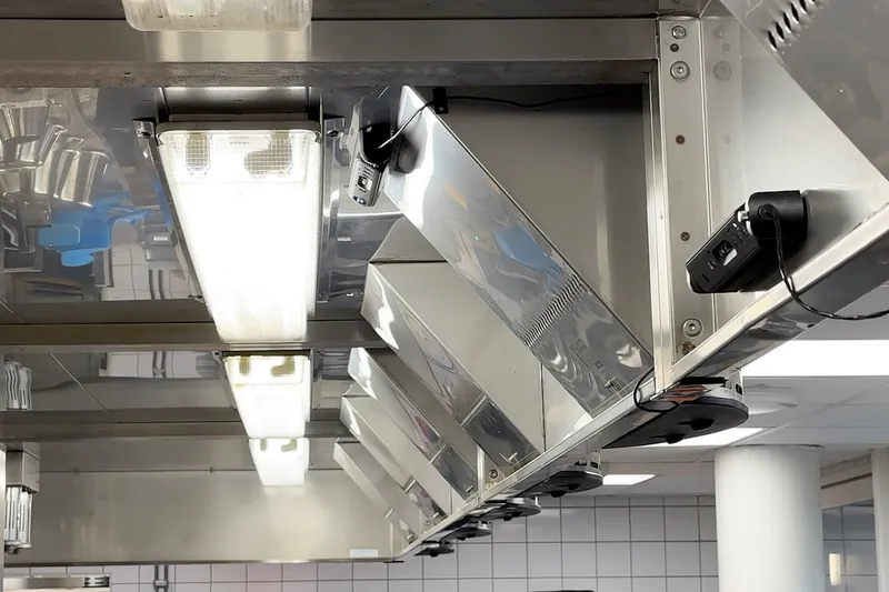 Safera-FlowHero-Aallonharja-sensor-in-the-hood2