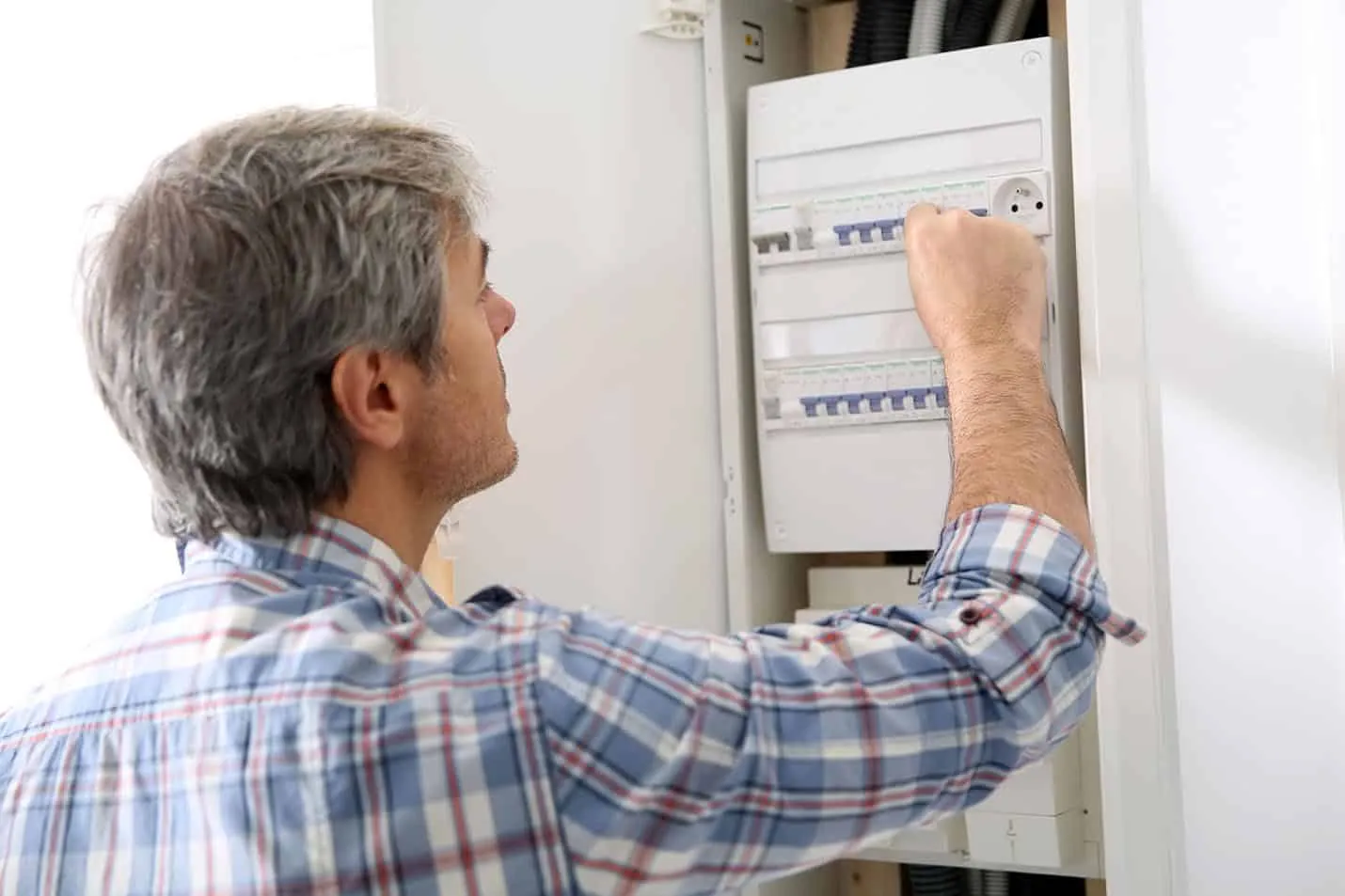 Lieden sulakkeet otetaan usein turhaan pois, kun huoli vanhuksen lieden turvallisuudesta kasvaa